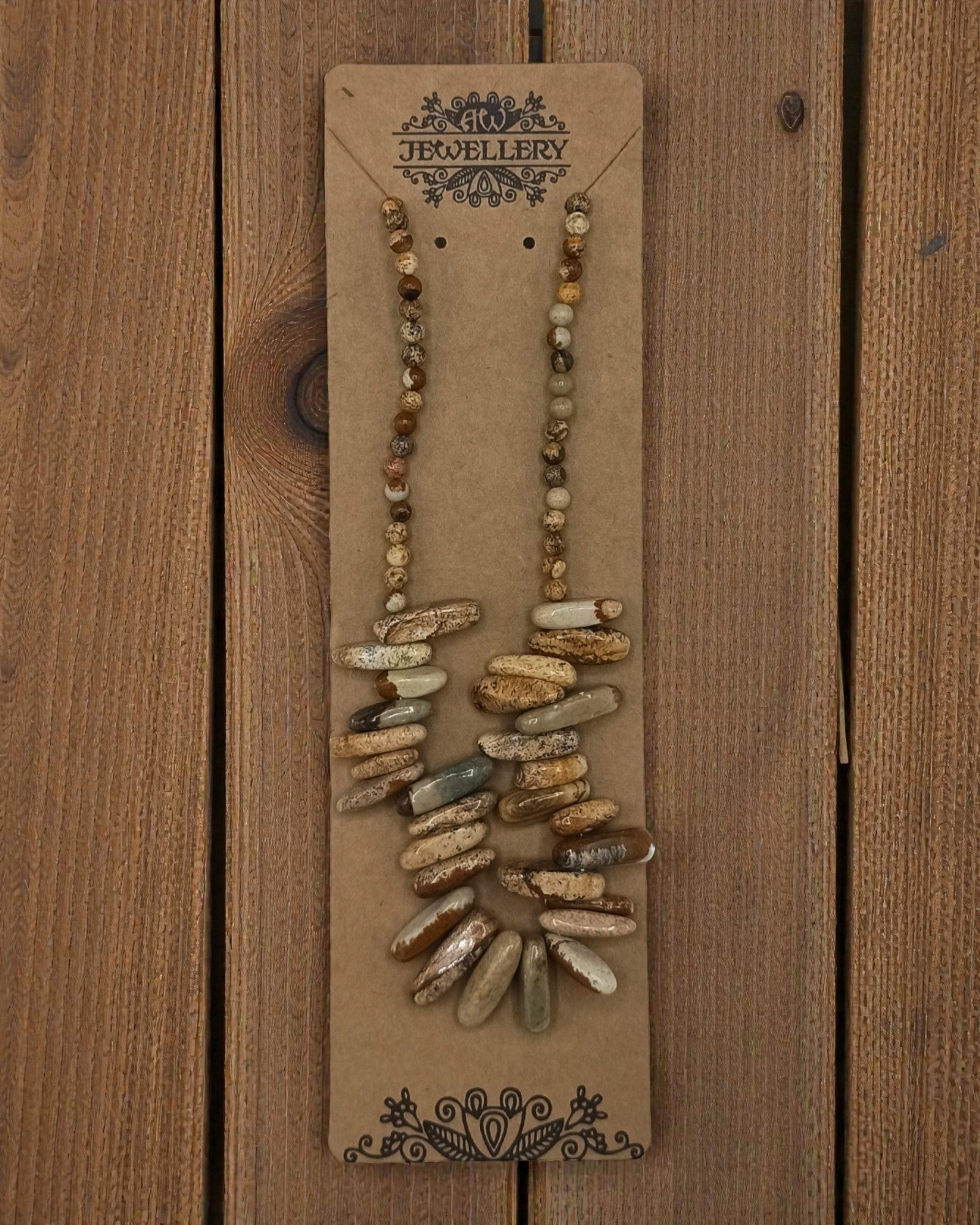 Ziemska Opowieść – Naszyjnik z Długich Kamieni z Jaspisu Obrazkowego