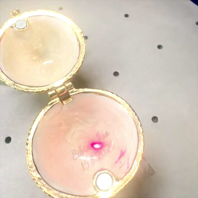 Ekskluzywna Szkatułka Jajo Fabergé Metalowa z Kryształkami w Kolorze Biało-Złotym z Możliwością Personalizacji Grawerem
