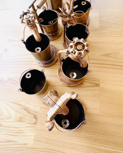 Scrumieră Metalică Elegantă "Rustic Charm" cu înălțimea de 19-23 cm, 8 variante disponibile, gravură la cerere