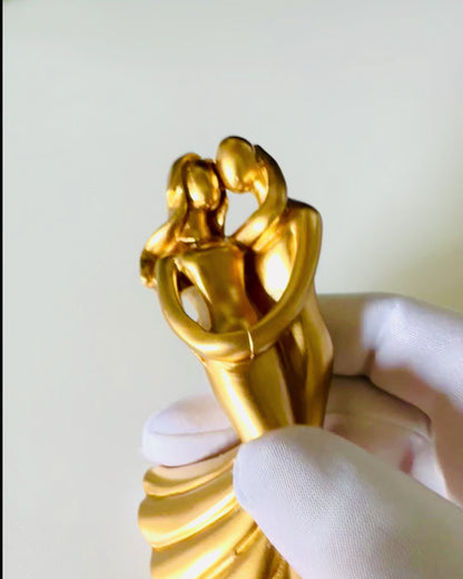 Dansul de Aur al Iubirii - Figurină Decorativă Mică cu Opțiune de Gravare