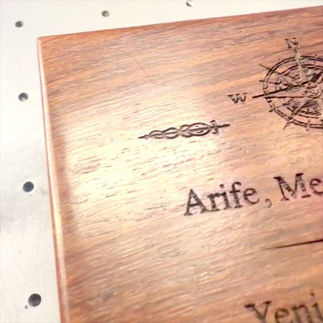 Brass Dollond Compass in Wooden Box with Sundial Function - Perfect Gift with Engraving Option - Antique Style, Dimensions 7.5 x 7.5 x 3 cm