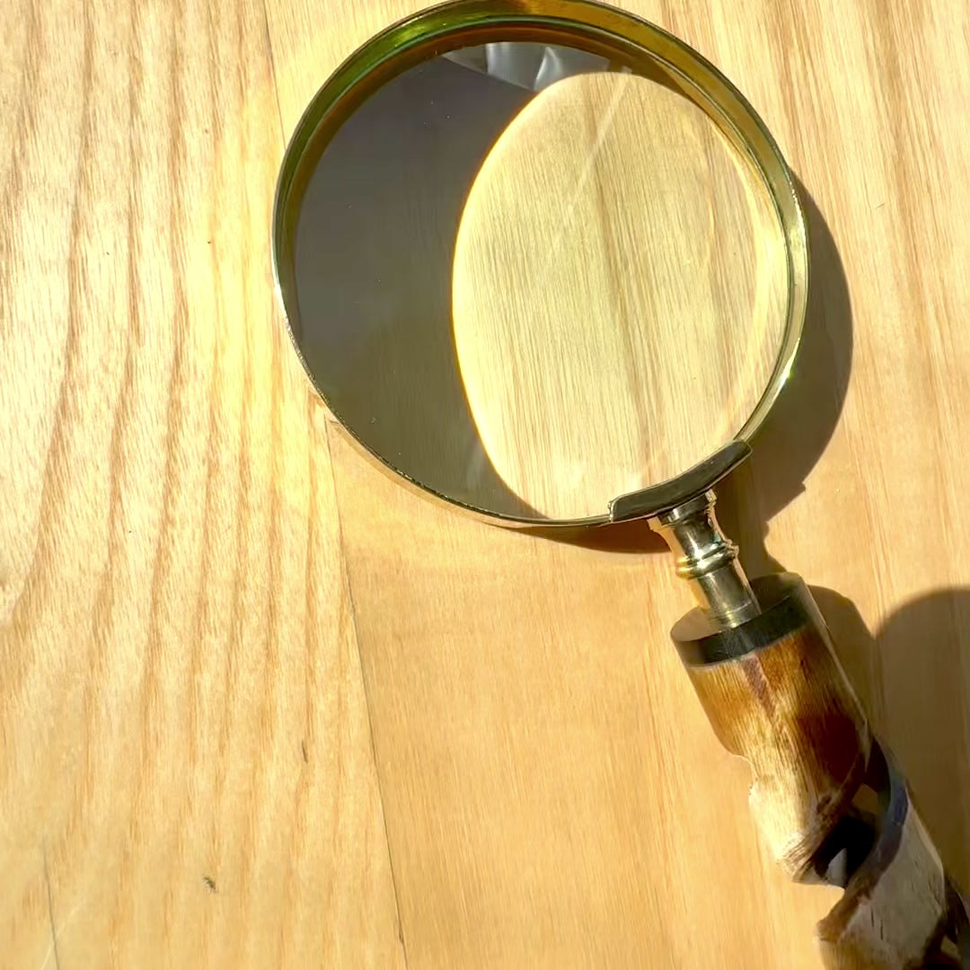 Magnifying Glass in Brass Frame with Horn Handle NC2356 - Elegant Gift with Personalized Engraving Option, 3.5x Magnification, Length 18.5 cm, Diameter 7.5 cm