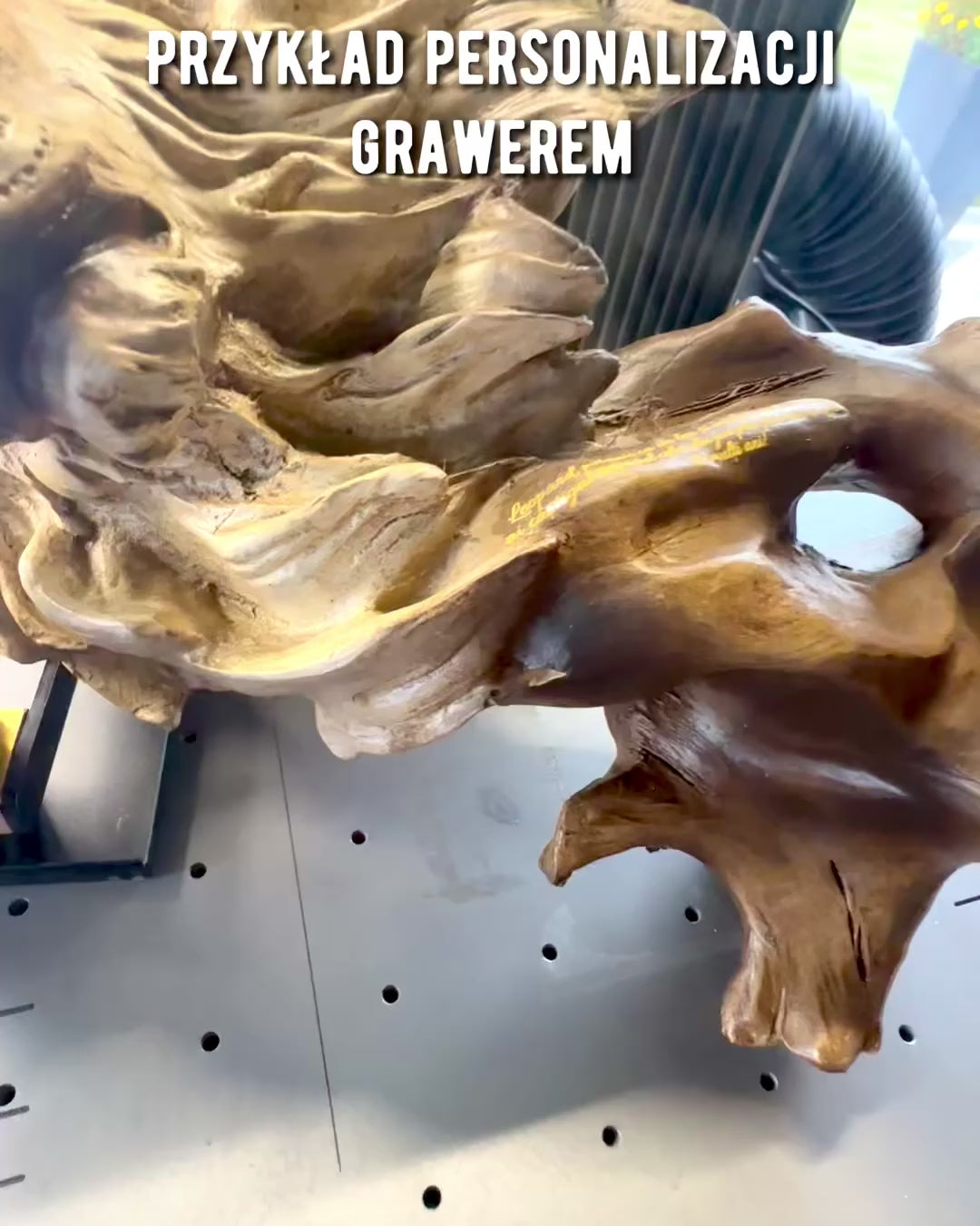 „Vlčí Duch“ – Dekorativní Figurka s Možností Personalizace Gravírováním jako Dárek