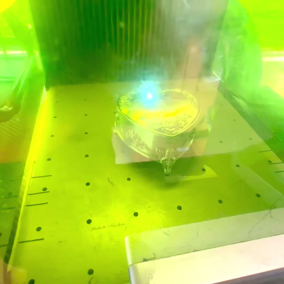 Casetă metalică în formă de inimă, cu posibilitate de personalizare prin gravură – cadou elegant pentru Ziua Îndrăgostiților, aniversare sau zi de naștere, decorată cu motiv de trandafir, dimensiuni 8,7 x 8,4 x 5,1 cm