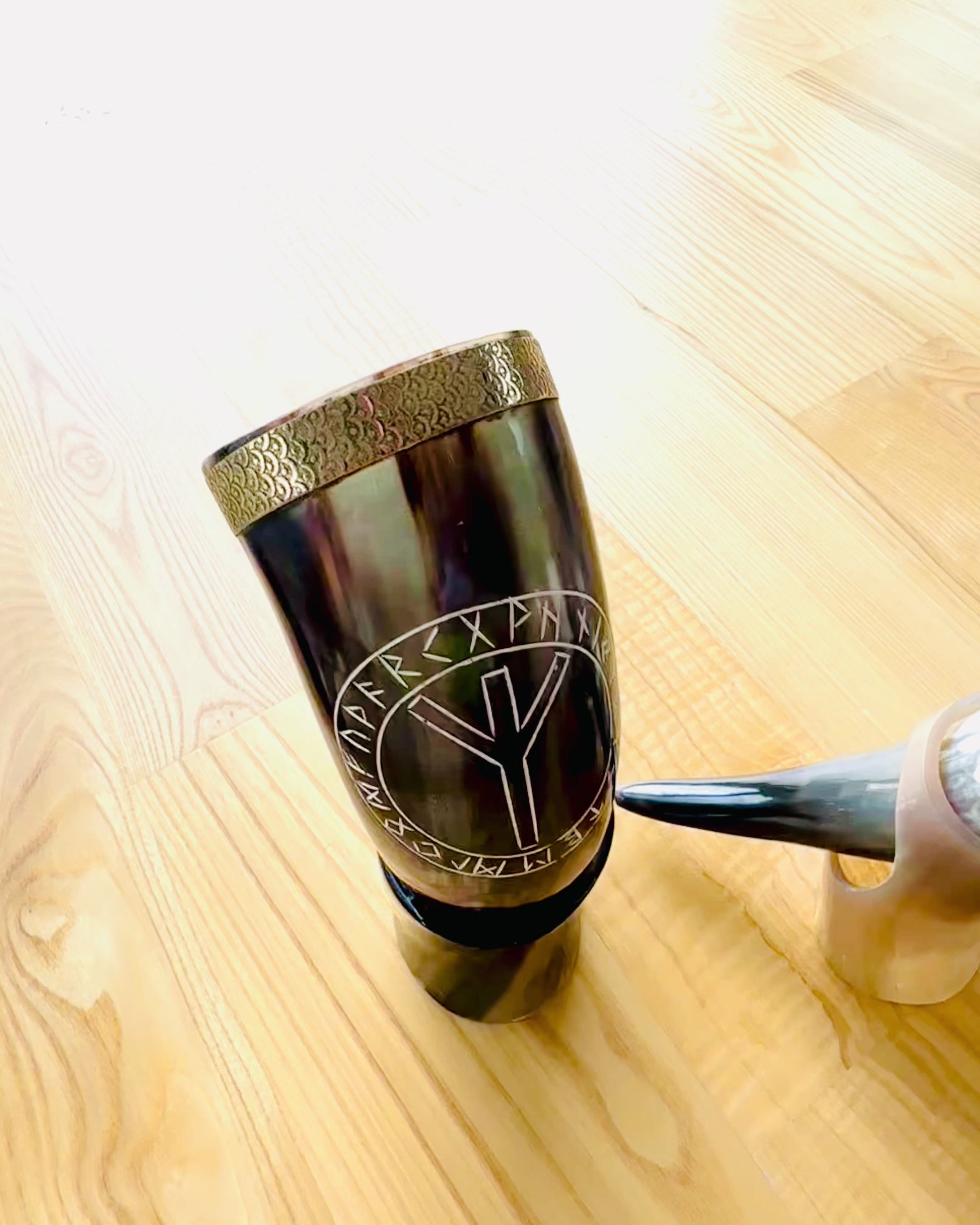 Rohový hrnek "Viking Valor" - Ručně rytý, prémiová kvalita - 4 varianty na výběr