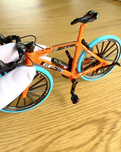 Miniaturní kovový model jízdního kola sběratelský "Speed Rider 1.2" – personalizace gravírováním jako dárek, 2 barevné varianty