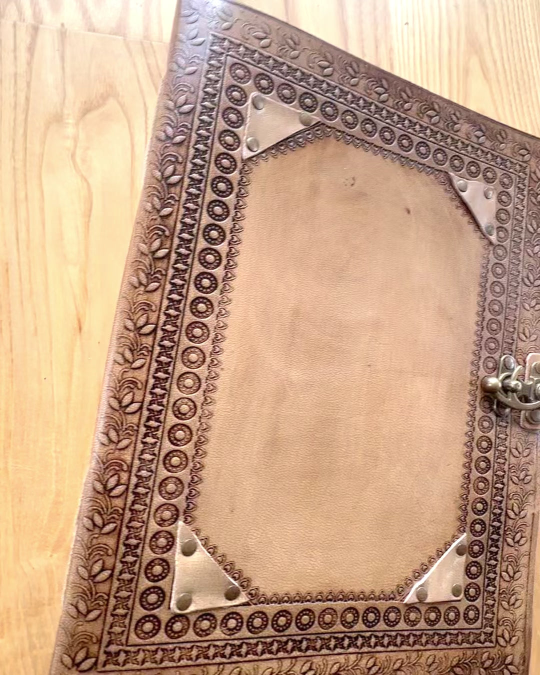 Шкіряна книга спогадів Heritage – персоналізований нотатник 25 × 33 см