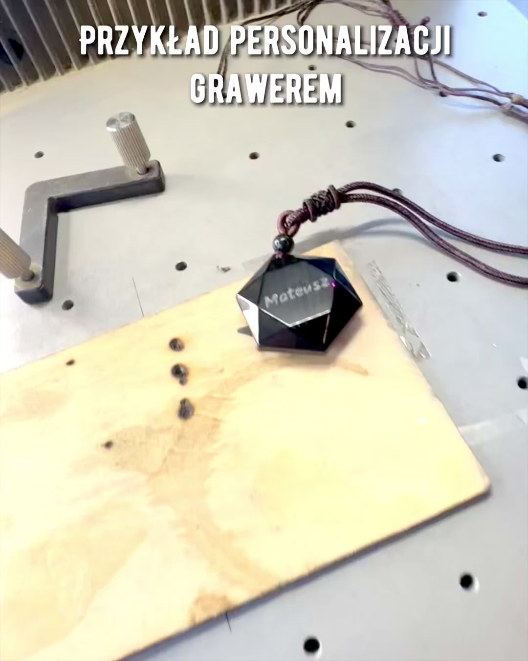 Amulet z černého obsidiánu "Davidova hvězda", možnost personalizace gravírováním jako dárek