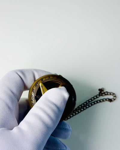 Kompas Navigační Cestovatele s gravírováním, personalizace – Ruční práce Indických Řemeslníků