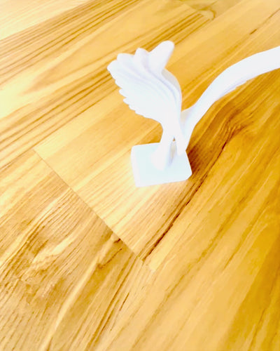 Figurină Elegantă Aripi de Îngeri 15 cm înălțime – "Gardienii Înaripați", posibilitate de personalizare cu gravură pentru cadou, personalizare, 2 variante de culoare