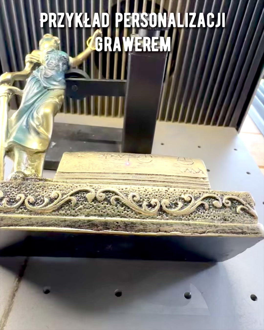 Statueta „Justicia 2” - Zeița Justiției – Decorațiune Artistică pentru Raft, Meșteșug din Rășină, personalizare cu gravură