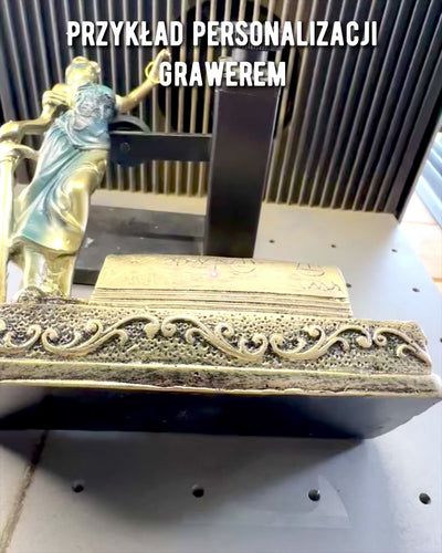 Statueta „Justicia 2” - Zeița Justiției – Decorațiune Artistică pentru Raft, Meșteșug din Rășină, personalizare cu gravură