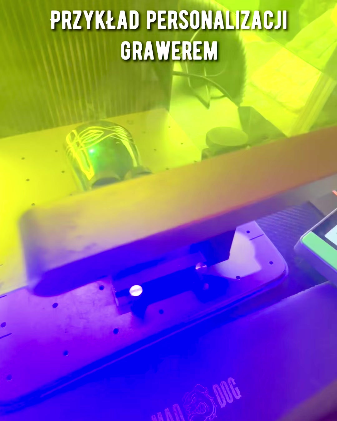 Ručně vyrobený malý hrnek s možností gravírování, indický pohárek, možnost personalizace jako dárek, gravírování. Tmavá barva