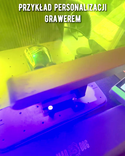 Ručně vyrobený malý hrnek s možností gravírování, indický pohárek, možnost personalizace jako dárek, gravírování. Tmavá barva