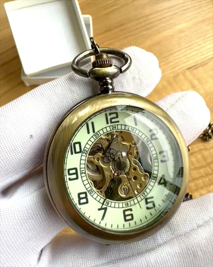 Класичний кишеньковий годинник "Oldtimer" - стильна ретро елегантність, можливість персоналізації гравіюванням на подарунок
