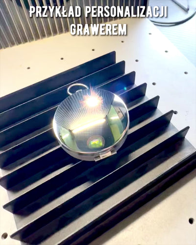 Busolă din Alamă Rezistentă la Apă cu Efect de Strălucire - Esențial pentru Drumeții și Camping, personalizare cu gravură