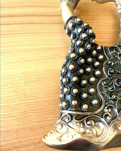 Elegantní socha „Tanečnice Zlatého Lesku“, 29 cm vysoká, s možností gravírování jako dárek