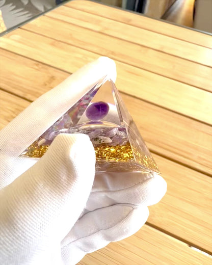 Енергетична пірамідка "Amethyst Star" з оргоніту з кристалами аметисту