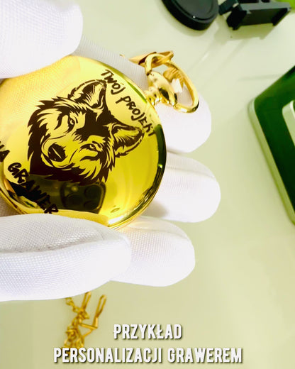 Kompas Nawigacyjny w Stylu Vintage kolor złoty z Ozdobnym Wzorem – Sprzęt do Przygód Górskich i Odkryć. Personalizacja grawerem