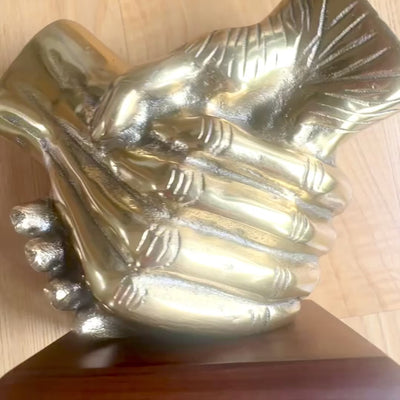 Figurină decorativă Strângere de mână, cu posibilitate de personalizare prin gravură