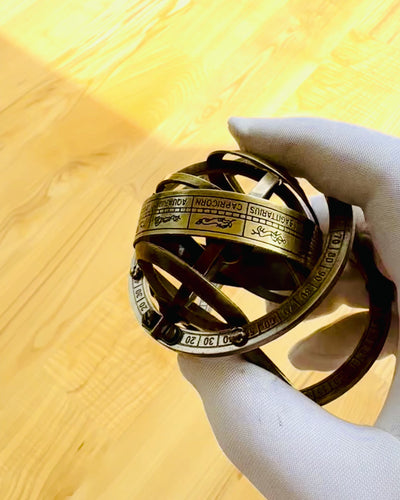 Astronomické hodiny „Kosmická harmonie“ - možnost personalizace gravírováním