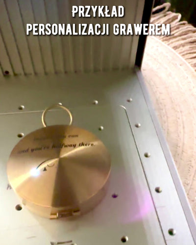 Ретро-стиль Навігаційний Компас – Портативний і Точний Інструмент для Визначення Напрямку для Мандрівників і Дослідників. Гравірування, персоналізація.