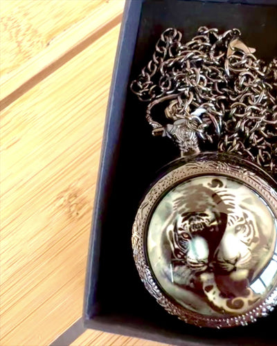 Kapesní hodinky "Tygrysia Elegancja" z nerezové oceli s možností gravírování jako dárek