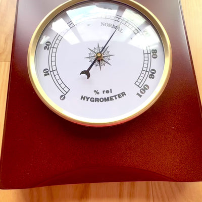 Elegantní retro meteostanice 36 cm s rytím – barometr, teploměr, vlhkoměr v dřevěném pouzdře