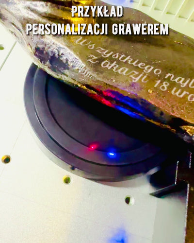 "Czarny Galop" - Figurină Elegantă de Cal cu Posibilitate de Gravare