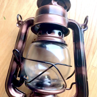 Stylowa Lampa Naftowa Żeglarska Retro DT245F z Możliwością Personalizacji Grawerem, Idealna na Prezent, Wykonana z Szkła i Blachy, Wysokość 19 cm, Marynistyczny Design