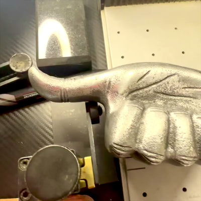 Figurka dekoracyjna kciuk „OK” z aluminium 20 cm z możliwością personalizacji grawerem