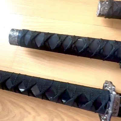 Set de 3 săbii de samurai pe suport cu posibilitate de personalizare prin gravură
