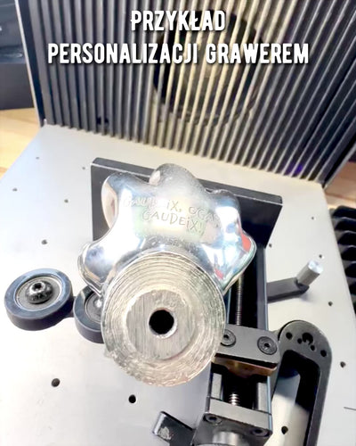 Тростина для ходьби "Королівська Рука" – ручна робота з натуральної шкіри, можливість персоналізації гравіюванням