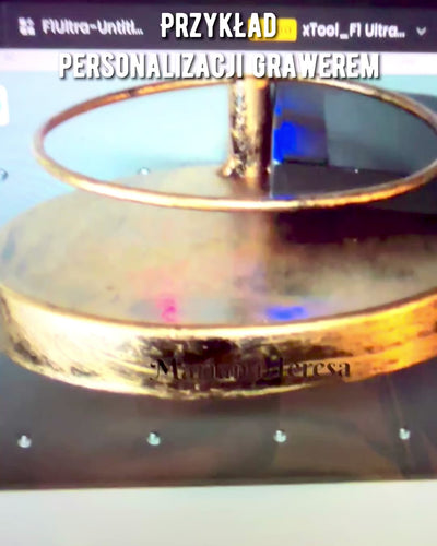 Scrumieră Metalică Elegantă "Rustic Charm" cu înălțimea de 19-23 cm, 8 variante disponibile, gravură la cerere