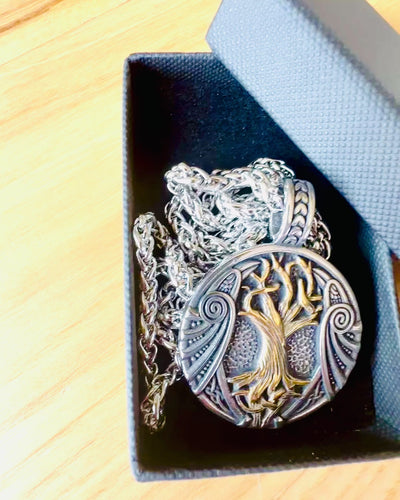 Náhrdelník "Strom života" z nerezové oceli s personalizací, se symbolem Aegishjalmur (Helm hrůzy)