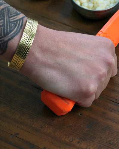 Tibetský mosazný náramek Zlatý list – široký tribal