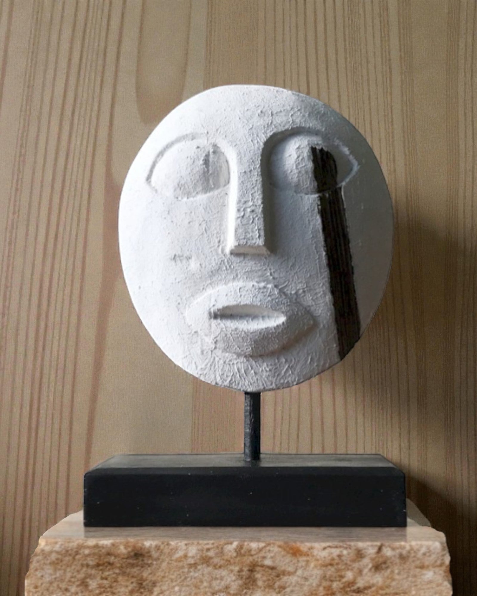 Timorska Maska Strażnik Przodków 27x20 cm – Biała